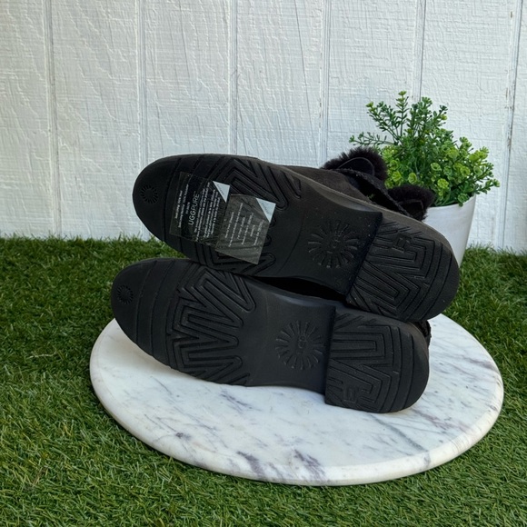 Ugg Mckay black boots Size 6.5 women’s store display - Picture 16 of 16